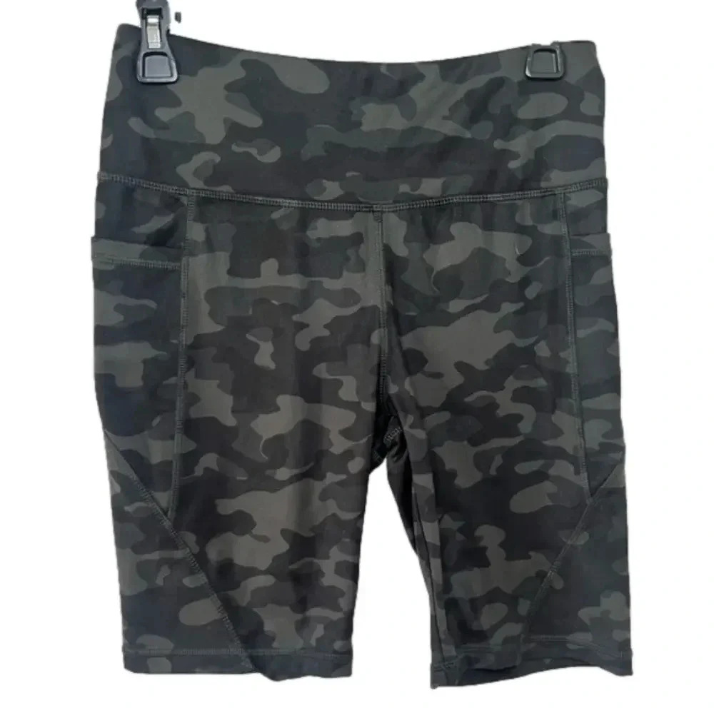 Danskin Athletic Shorts Women’s Medium Black Camo Stretch Yoga Gym Casual Wear